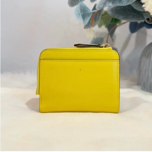 Fendi Yellow Wallet with Gold Logo - Picture 2 of 16